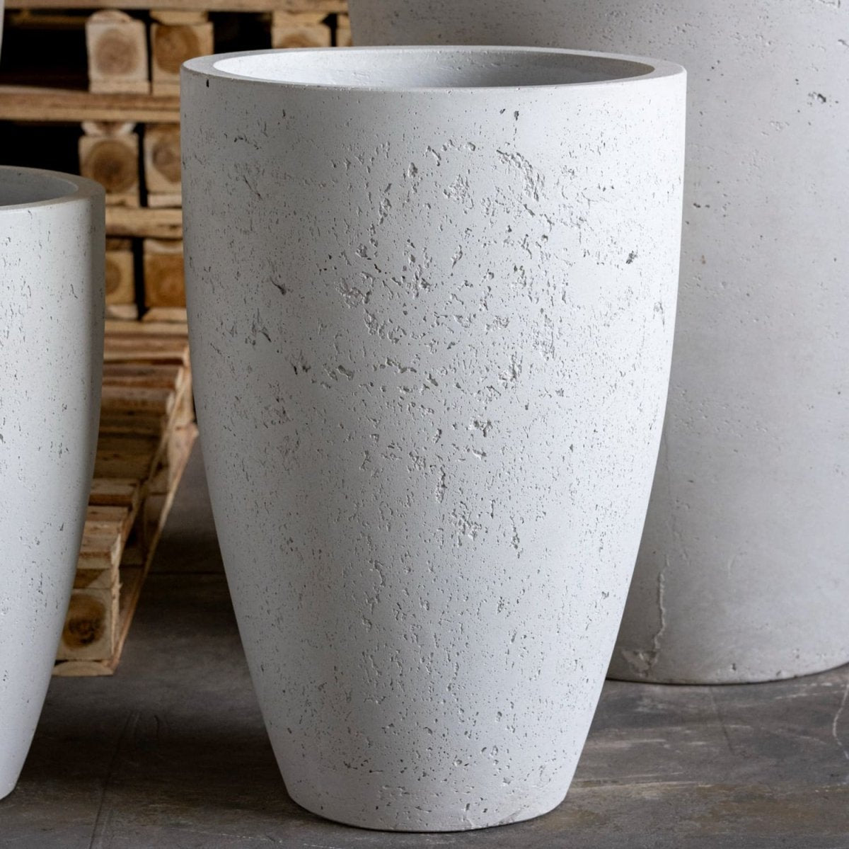 Vessara | White Mist – 100cm XXL Concrete Vase Planter – 172L Tall Plant Pot - Zestio
