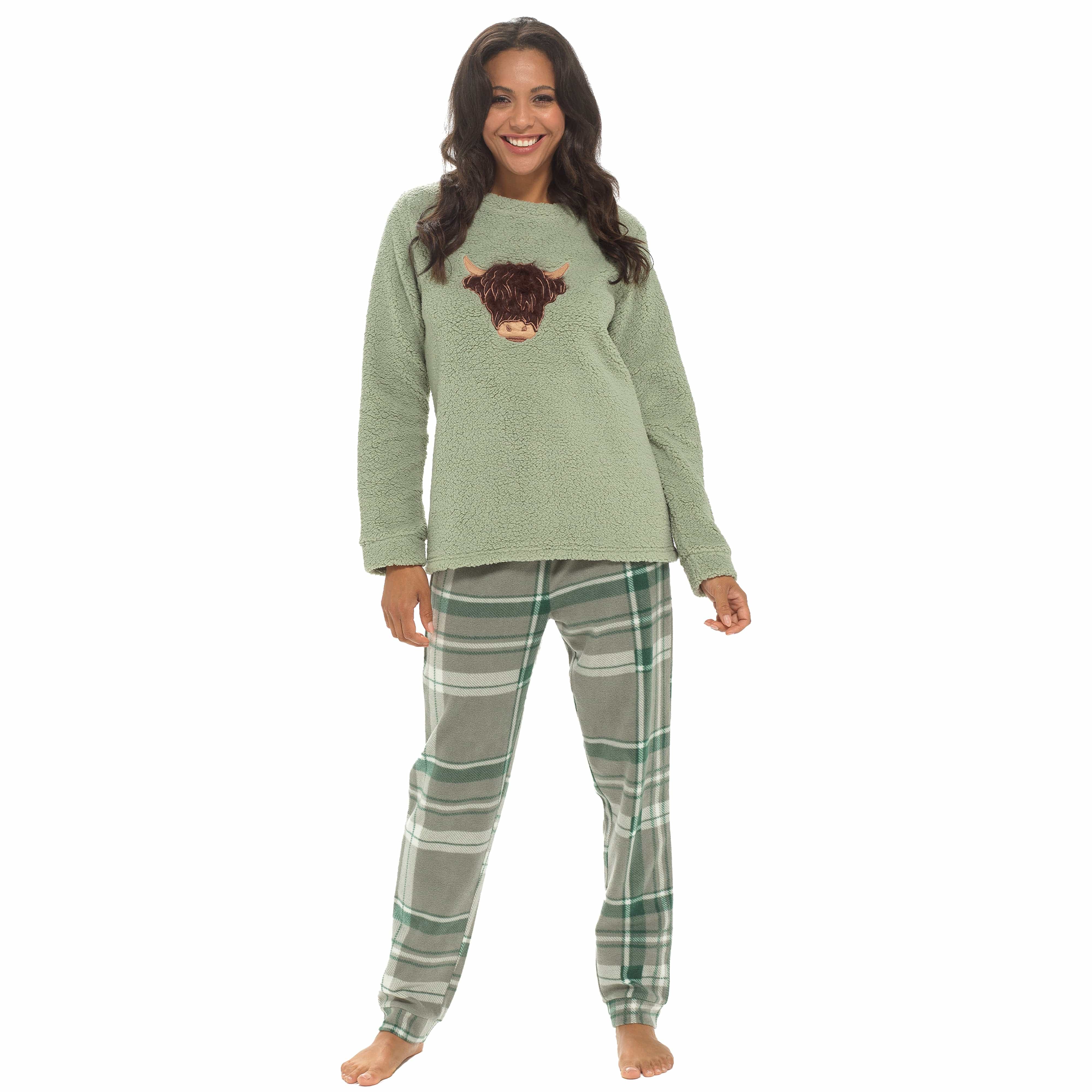 OLIVIA ROCCO Women's Highland Cow Fleece Pyjama Set With Long Sleeve Top And Patterned Bottoms Daisy Dreamer Loungewear