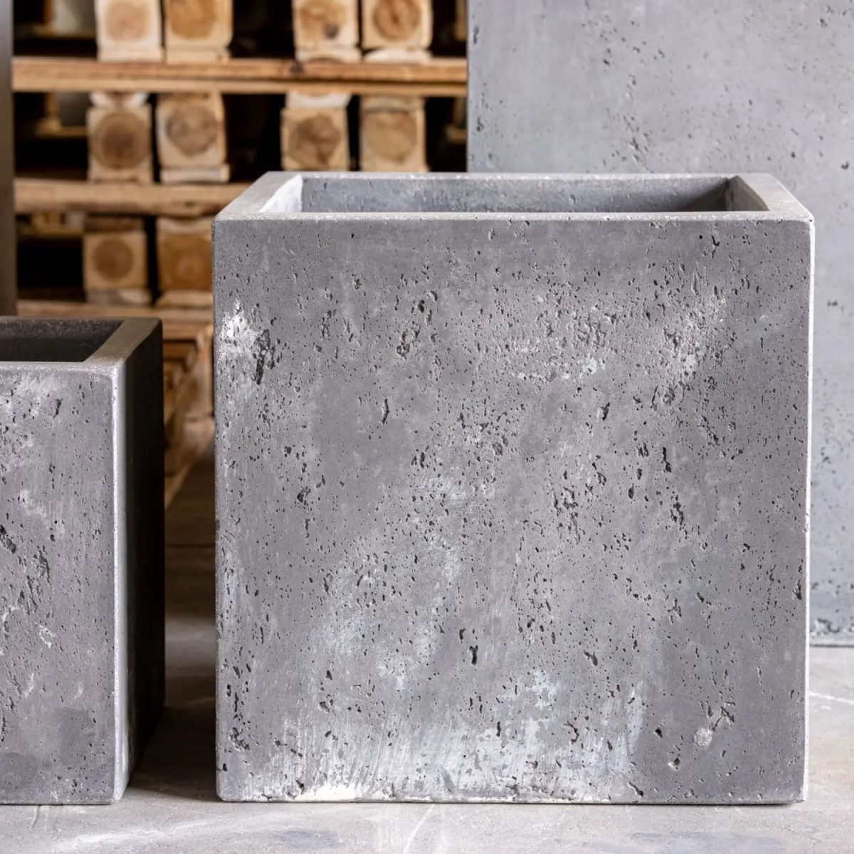 Cubrosa | Onyx Dusk – 55cm Extra Large Concrete Cube Planter – 115L Square Plant Pot