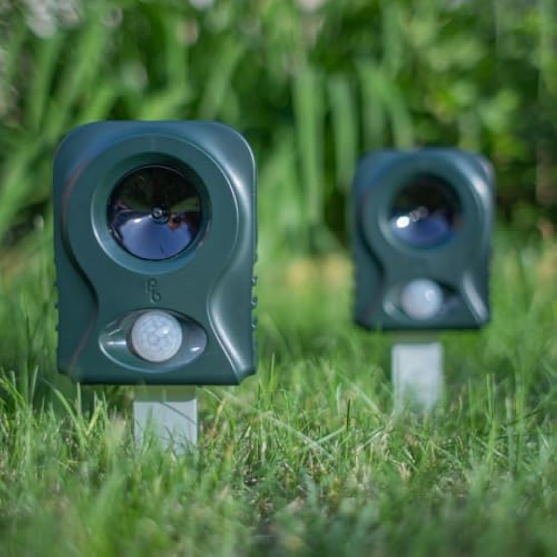 Pestbye® Battery Operated Cat Repellent V2 - Easy To Use Ultrasonic Cat Scarer with HyperResonance Frequency