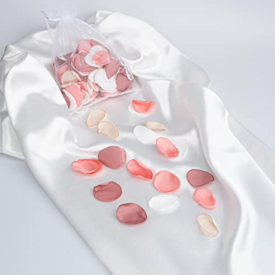 SUSNUAN 200Pcs Silk Rose Petals Artificial Flower Petals for Wedding Decor, Flower Girl Scatter Petals for Aisle Table Centerpieces Reception Proposal Party Romantic Night Decoration