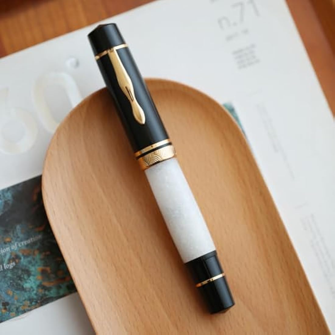 erofa Majohn P139 Piston Resin Fountain Pen Medium Nib with Box, Brass Piston System Large Capacity Writing Pen, Black White