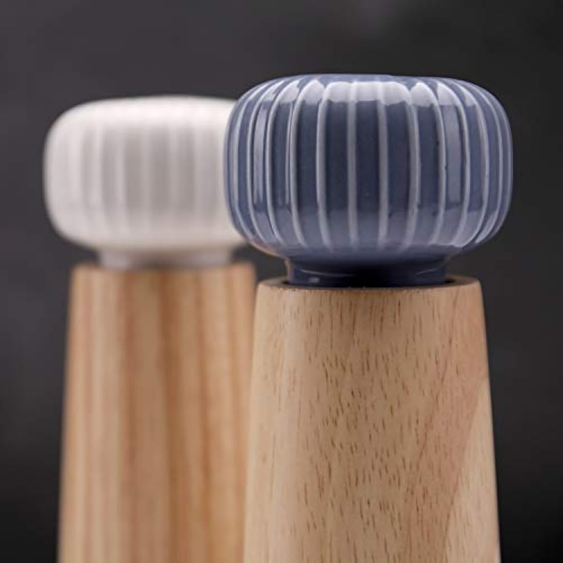 HAIPUSEN Salt and Pepper Mill Set - Wood and Ceramic Pepper Grinder Spice Mill with Adjustable Coarseness, 17.5 cm (with Tray)