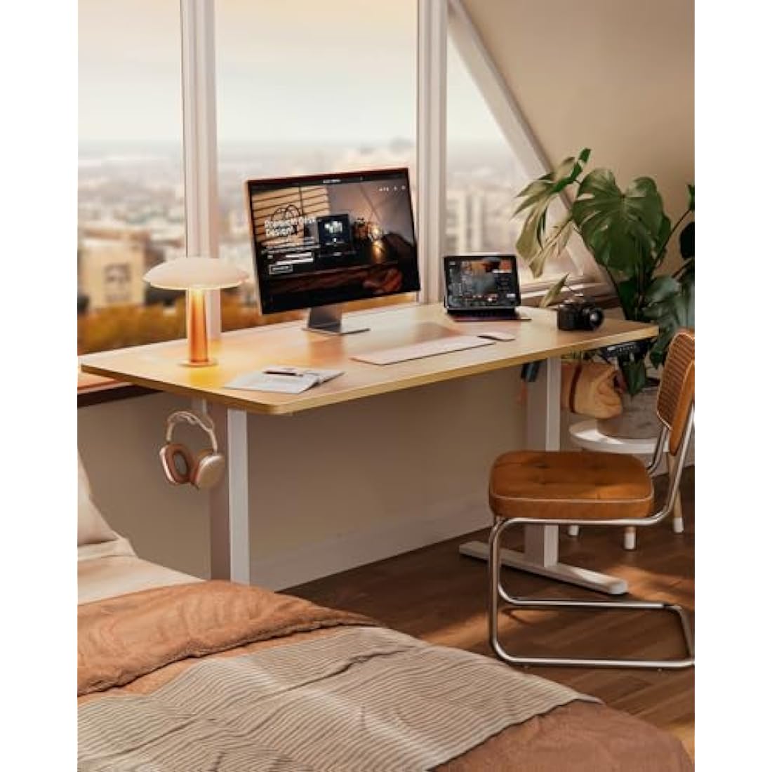 ErGear Electric Standing Desk Height Adjustable 140 x 70cm, Sit Stand Desk with 4 Memory Smart Pannel, Home Office Desk with Splice Board