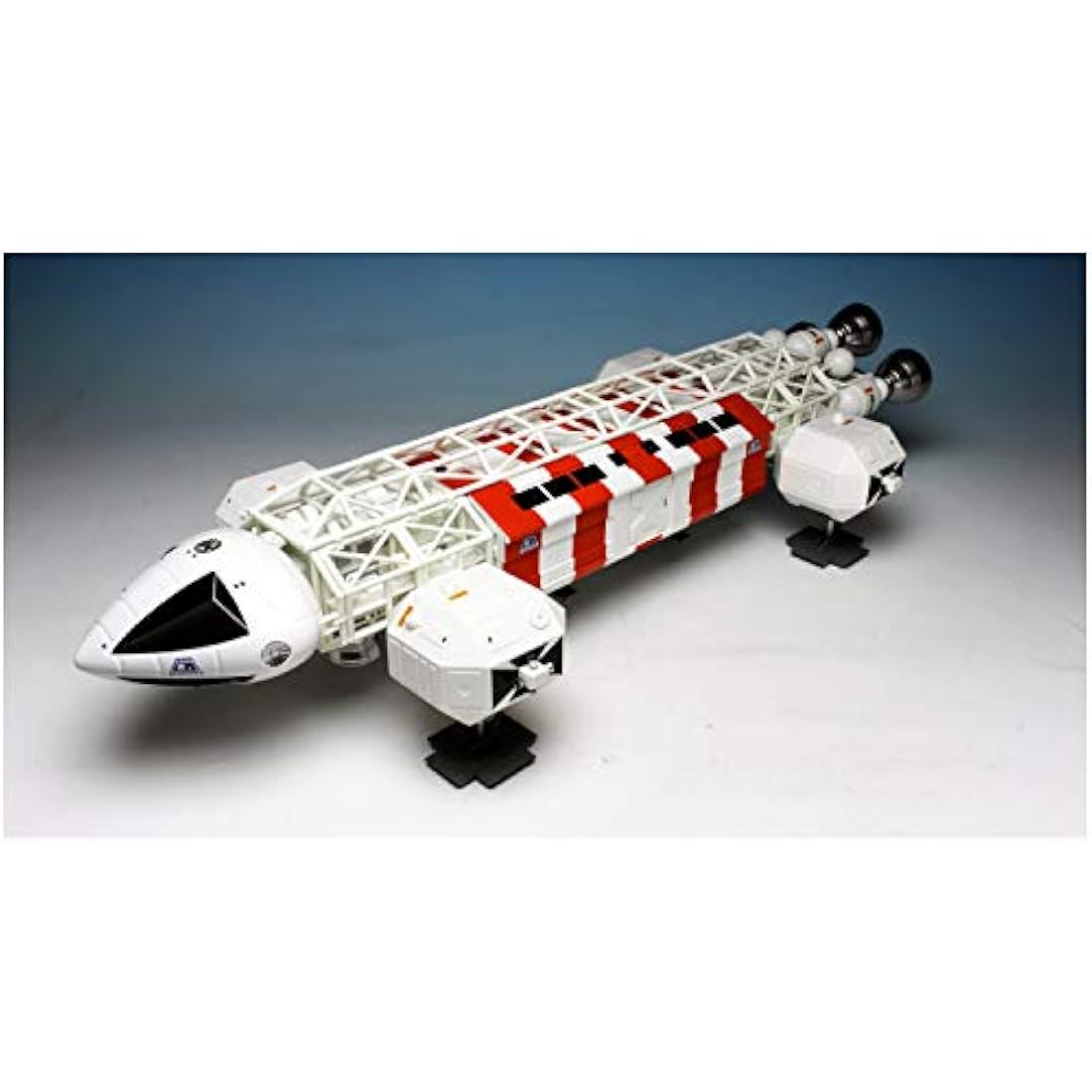MPC MPC825 Space:1999 Eagle Transporter 22 Long Plastic Model