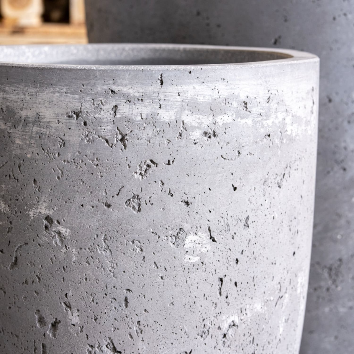 Vessara | Onyx Dusk – 55cm Extra Large Concrete Vase Planter – 32L Tall Plant Pot