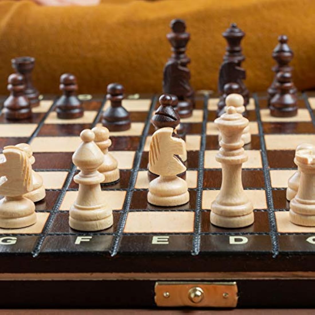 Master of Chess Magnetic Wooden Chess Set with Pieces 26 cm / 10 in - Handcrafted Small Portable Chess Board Game for Adults and Kids