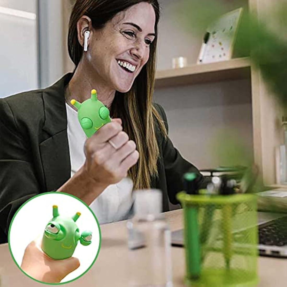 Popping Out Eyes Squishy Squeeze Worm, Funny Grass Worm Pinch Toy Stress Relief Squeeze Animals Novelty Fidget Hand Toy for Christmas Stocking Fillers, Kids & Adults Autistic Birthday Gift