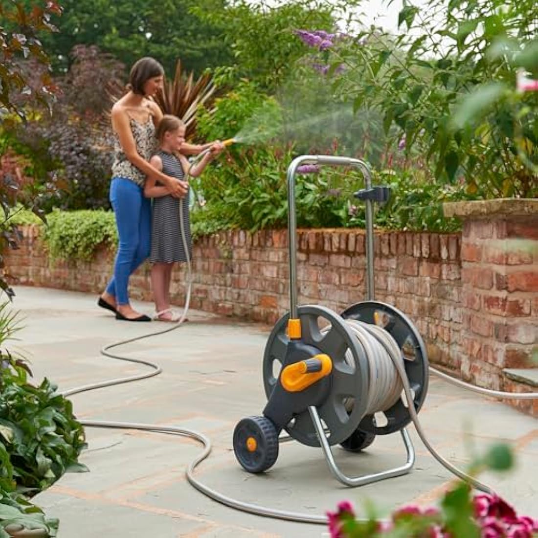 HOZELOCK - Cart Reel Plus 30m (ø 12.5mm) Assembled : Max Capacity 60m, 1-piece Rewind Handle, Sturdy Frame for General Use, Supplied Assembled with 30m Hose, 1 Nozzle and Fittings Included [2434R0000]
