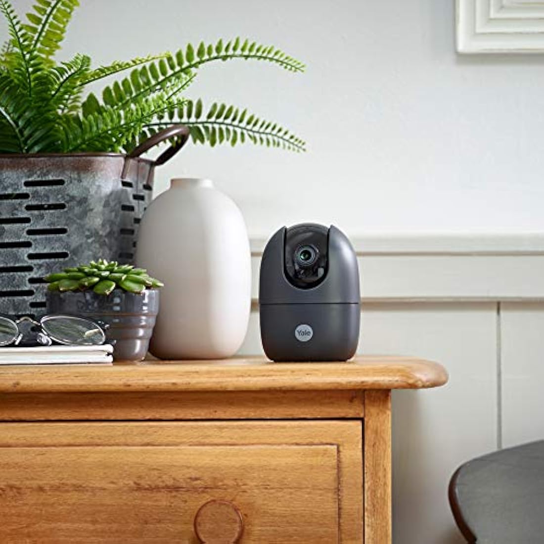 Yale SV-DPFX-B - Indoor Wi-Fi Camera - Pan and Tilt - Motion Detection - Two Way Talk - Privacy Mode - HD Live Viewing - Works With Google and Alexa, Black