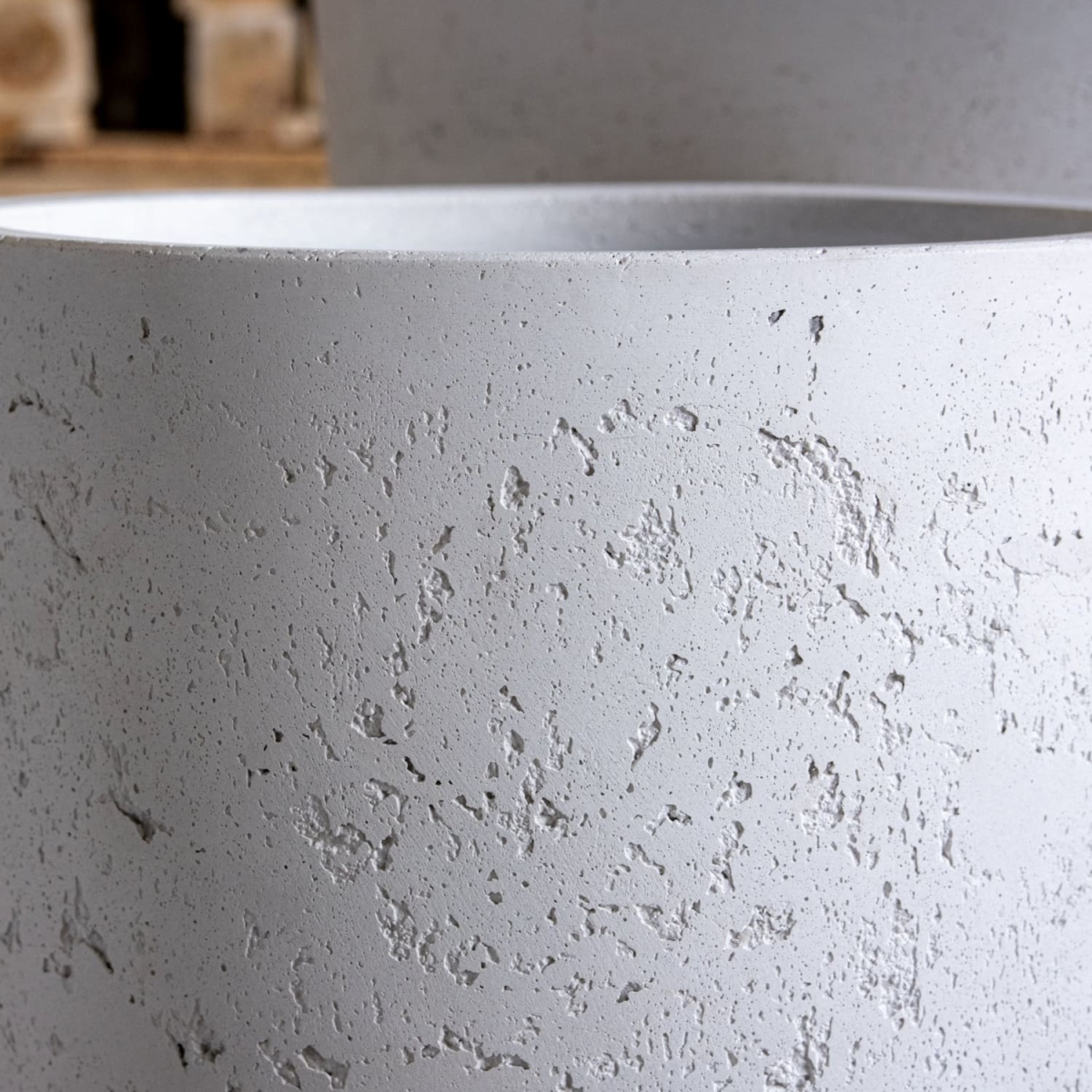 Vessara | White Mist – 55cm Extra Large Tall Concrete Planter – 32L Vase-Style Plant Pot
