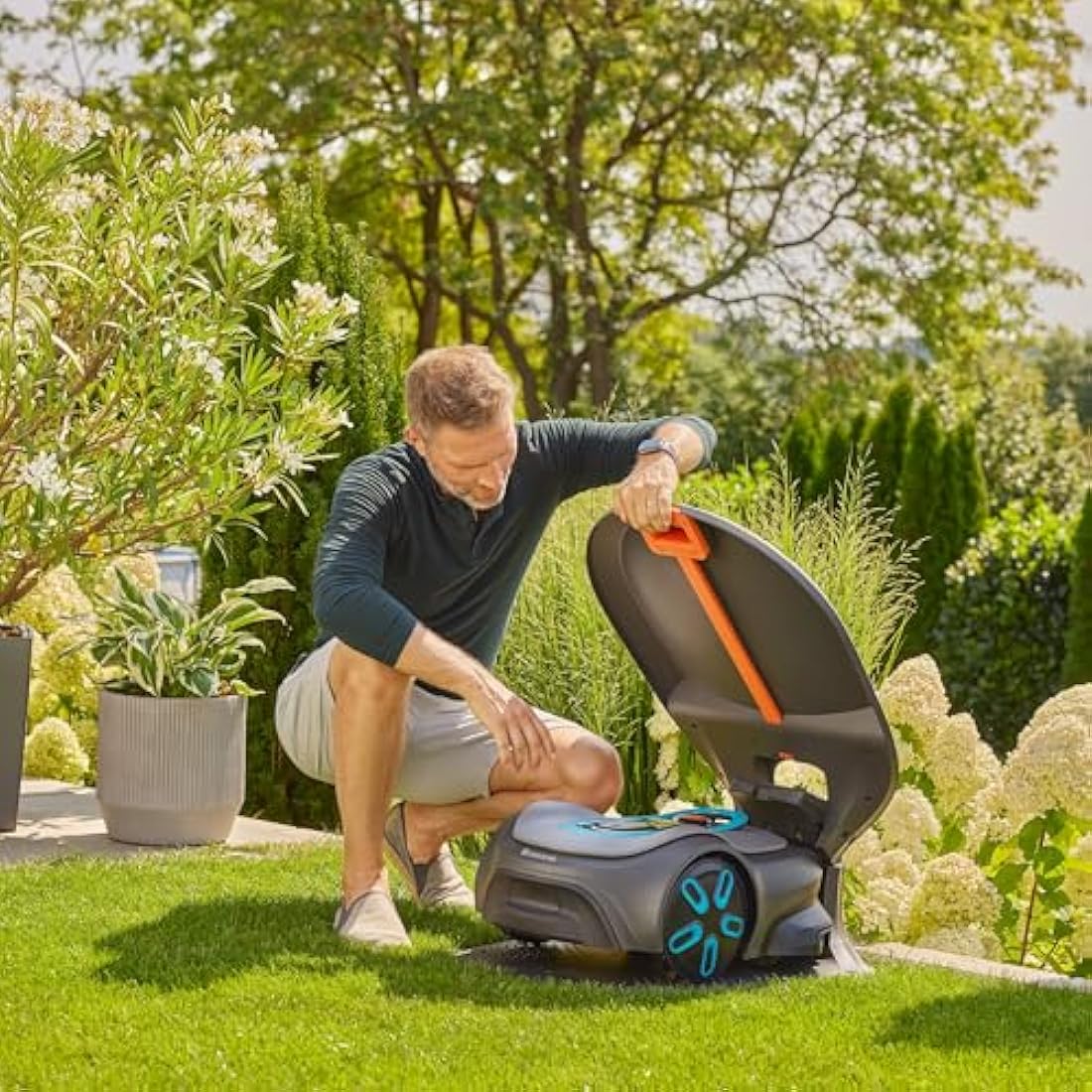 GARDENA Robotic Mower Garage for SILENO pro/max/Free, Reliable Protection for Robotic Lawnmower, UV-Resistant Material, Protects from Wear and Tear, Space-Saving Design (15025-20)