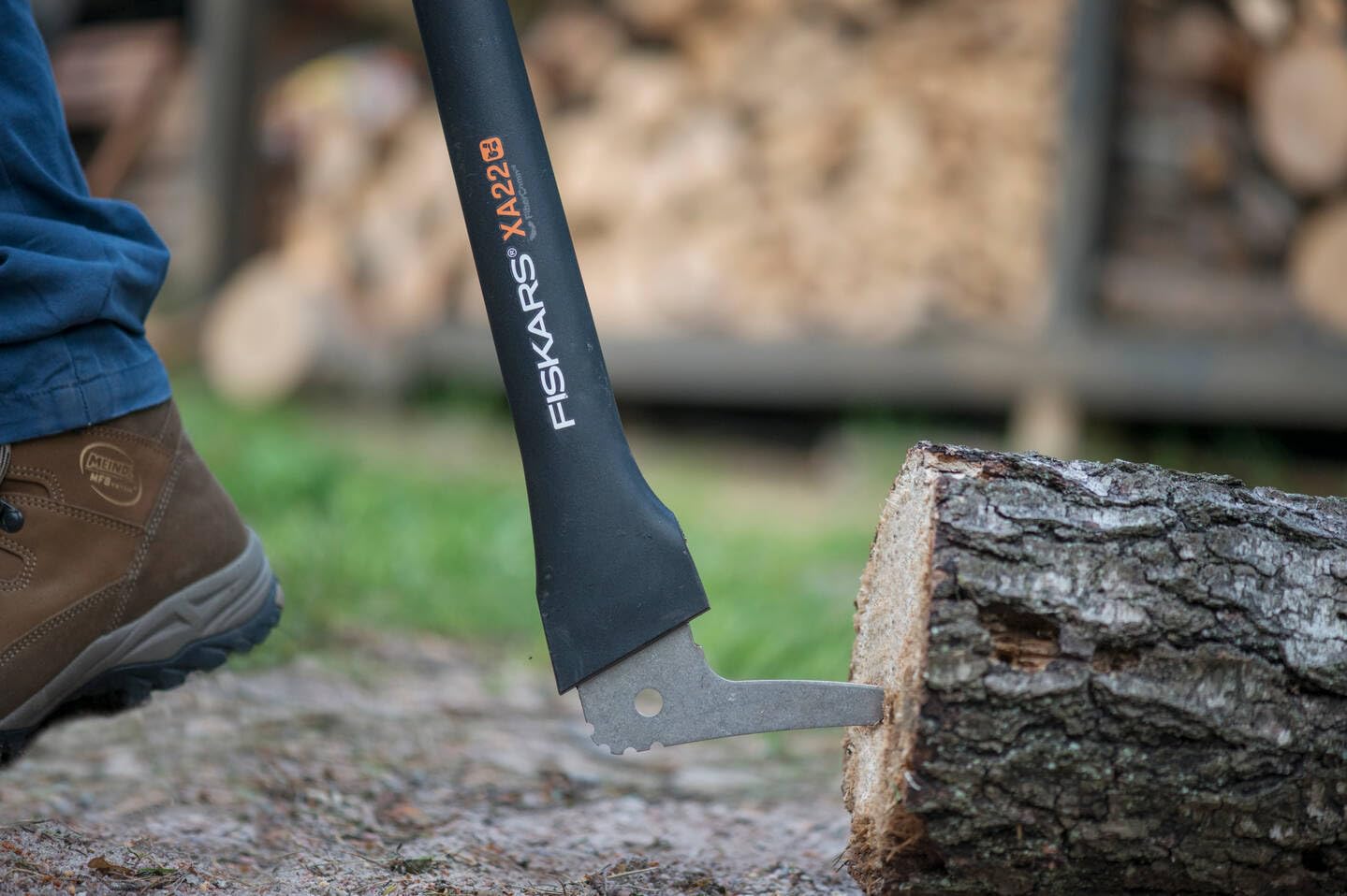 Fiskars WoodXpert XA22 Sappie, Length: 78 cm, Hardened Steel Blade/Fiberglass Resistant Handle, Storage and Transport Case Included, Black/Orange,
