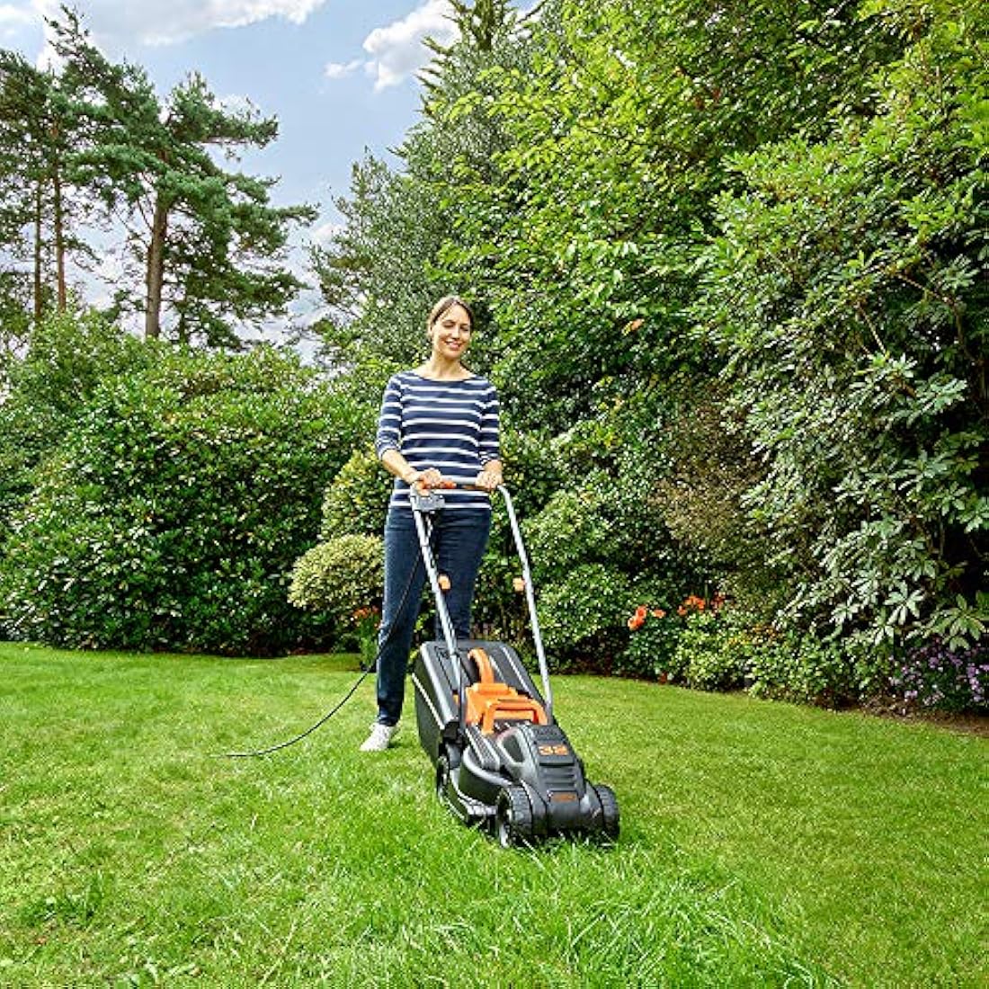 BLACK+DECKER 32cm Electric Rotary Mower with GL250 Grass Strimmer
