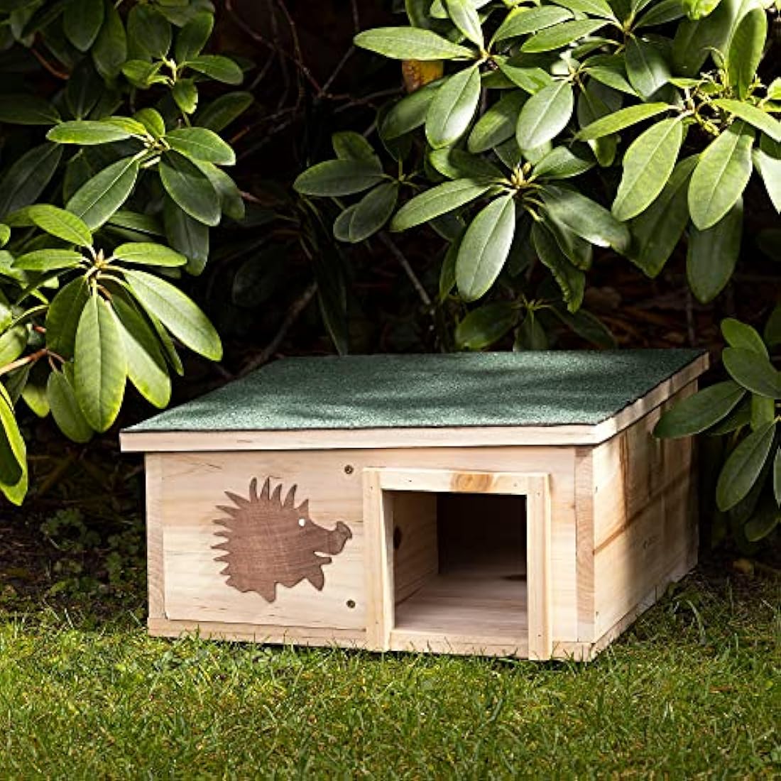 Navaris Wooden Hedgehog House - Protective Hedgehog Shelter Box for Outdoor, Garden - Hedgehog Den for Sleeping, Summer, Nesting, Winter Hibernation