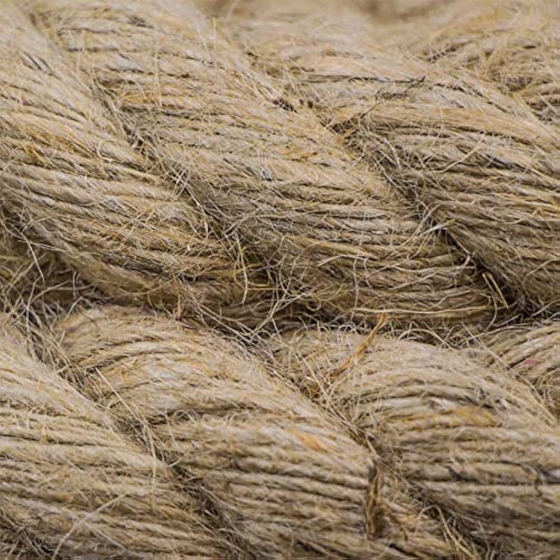 Aoneky Jute Rope - 14/16/20/25/30/40/50mm Heavy Duty Twisted Natural Hemp Rope for Garden, Tug of war, Nautical, Chandelier, Climbing Hammock and DIY Art Ideas for Decorate (30mm /30m)