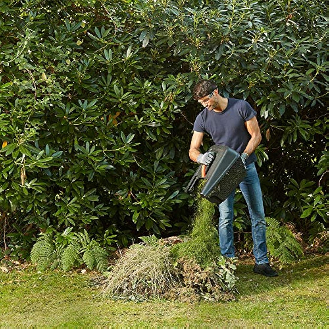 BLACK+DECKER 32cm Electric Rotary Mower with GL250 Grass Strimmer