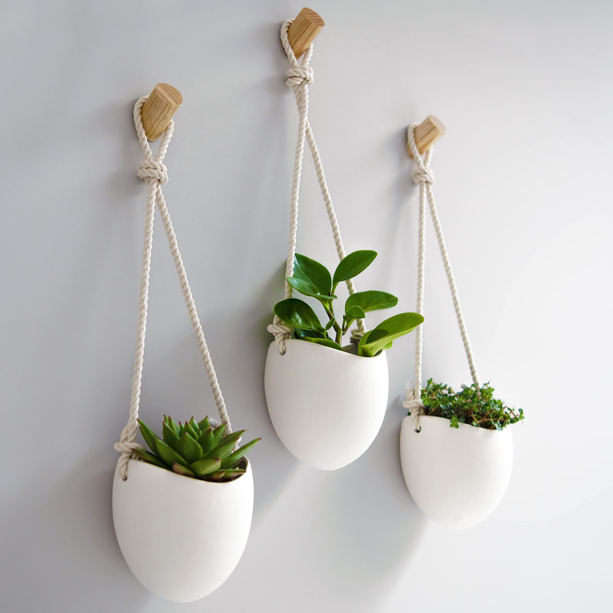 Kazai.? | Porcelain Wall Vases | 3 Piece Set | Including Wooden Hooks | Matte White