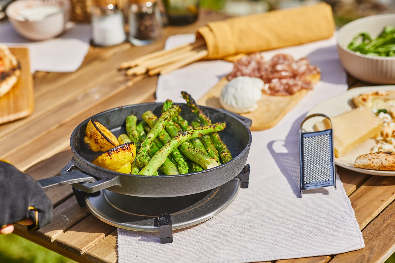 Ooni Cast Iron Skillet Pan - 9" Round Cast Iron Skillet with Removable Handle and Sainless Steel Trivet, Cast Iron Frying Pan, Pre-Seasoned Non-Stick