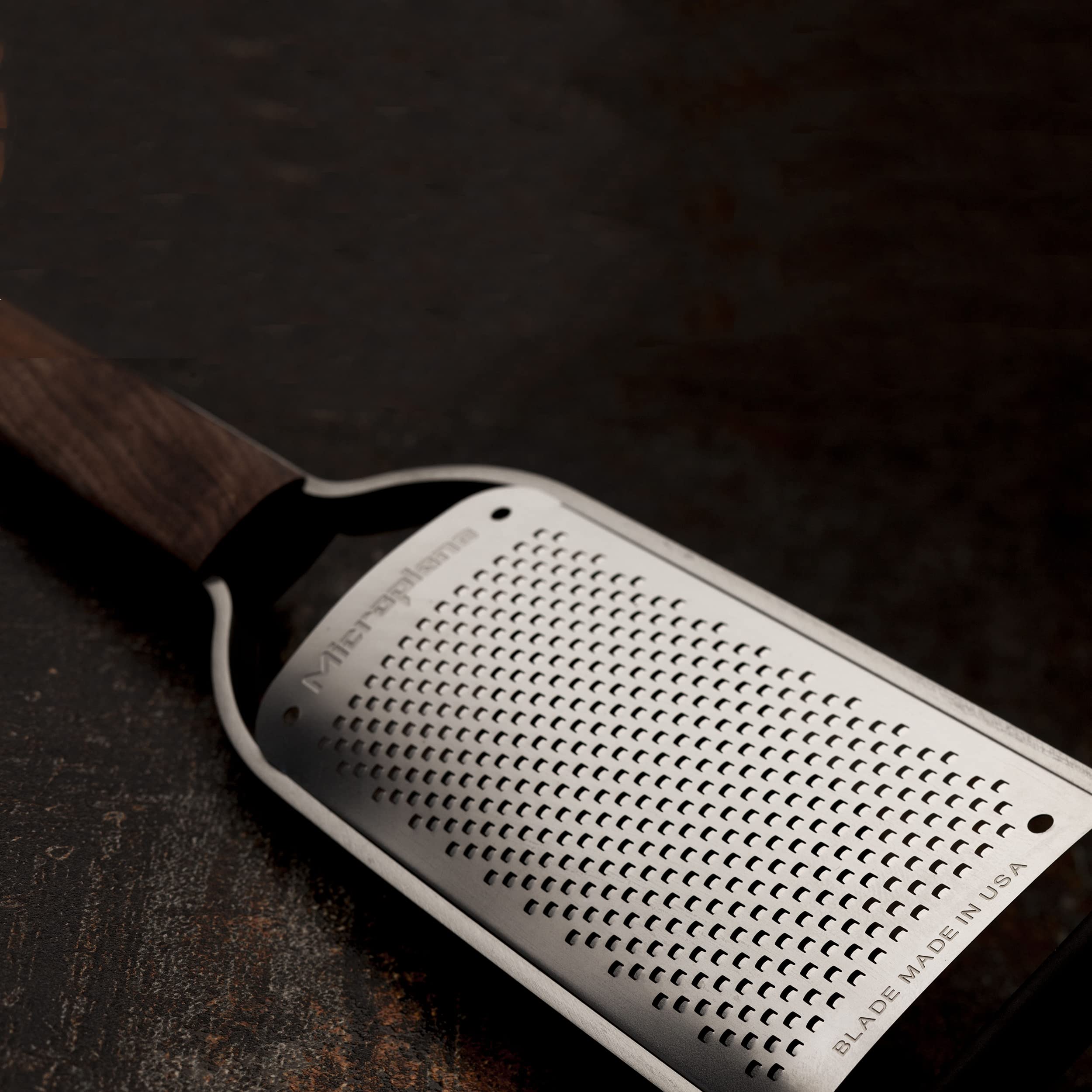 Microplane Kitchen grater Fine for hard cheese, citrus fruits, garlic, chili, cinnamon and nutmeg with stainless steel blades - Made in USA