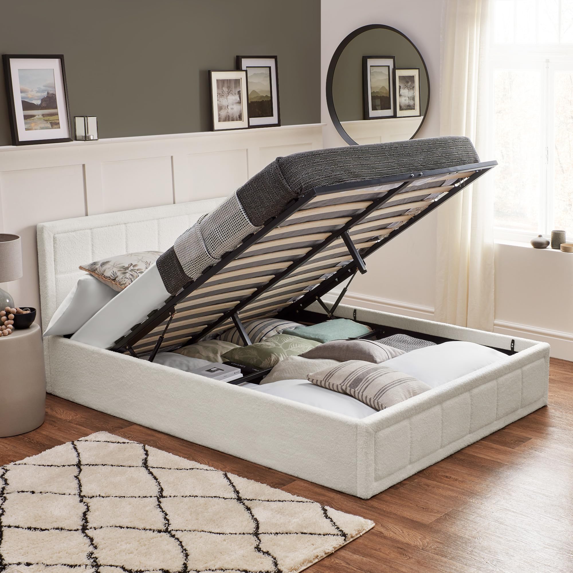 Home Treats Ottoman Bed Frame King Size White 135 x 200cm | Cream Storage Bed 5ft | Upholstered Storage Bed Plush Boucl? Fabric (No Mattress, King