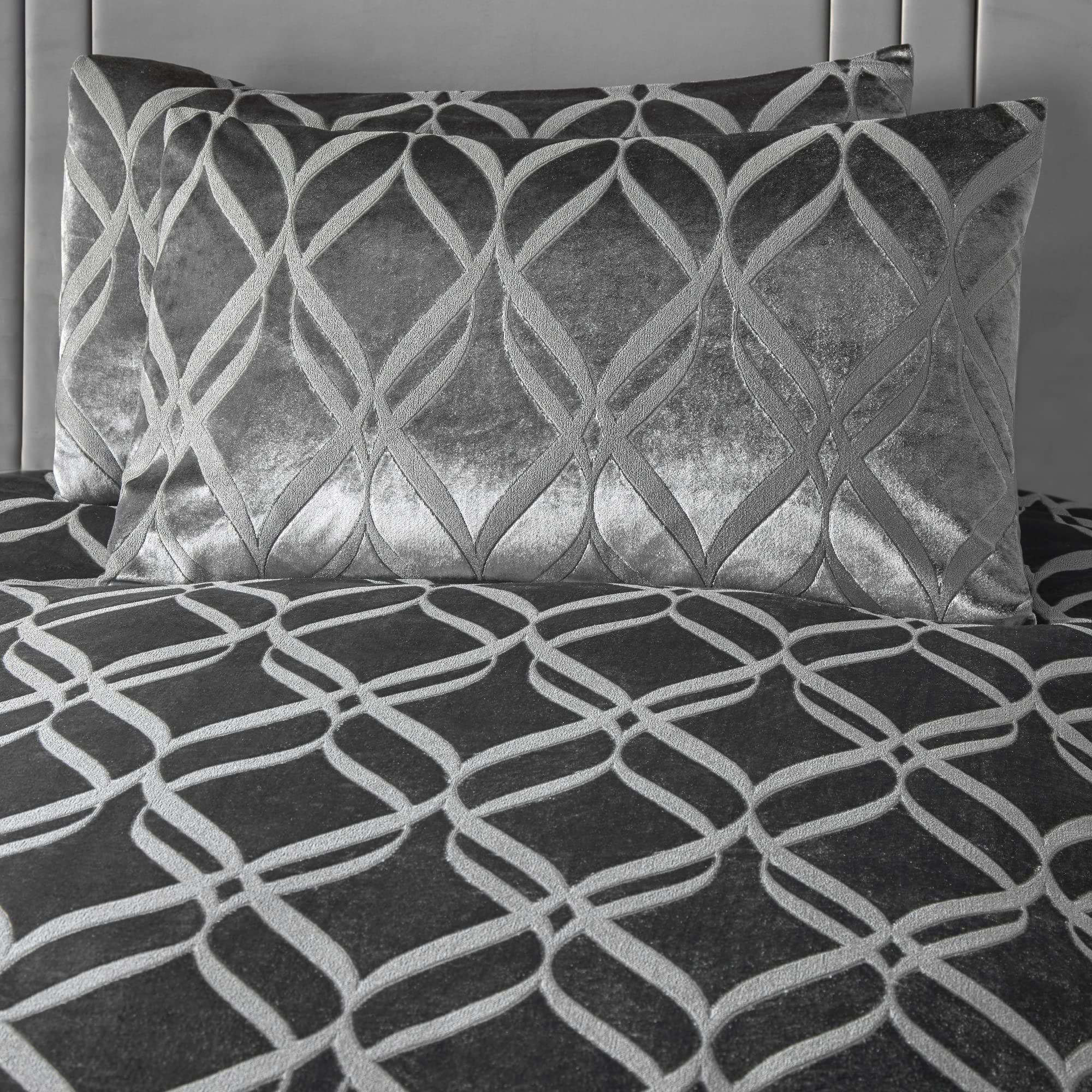 SOIREE - Luxury Ogee Velvet Duvet Cover - Super King Bedding Size (260 x 220cm) - 2x Pillowcases - Soft & Cosy Velvet Bedding in Slate Grey - Jacquard