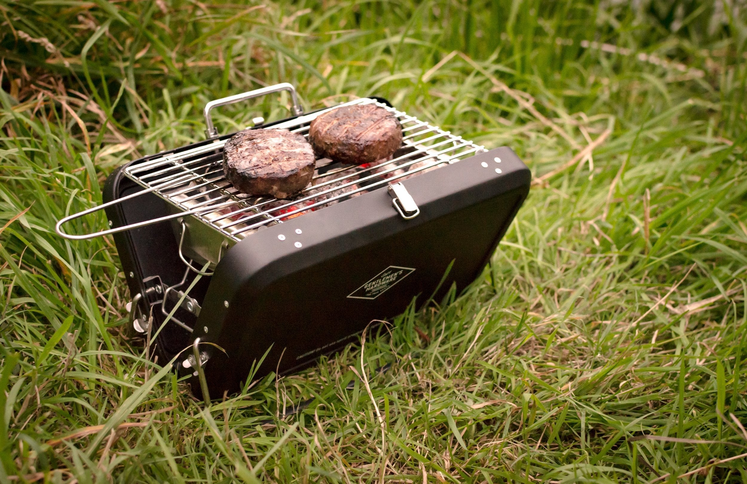 Gentleman's Hardware Small Suitcase Style BBQ Black