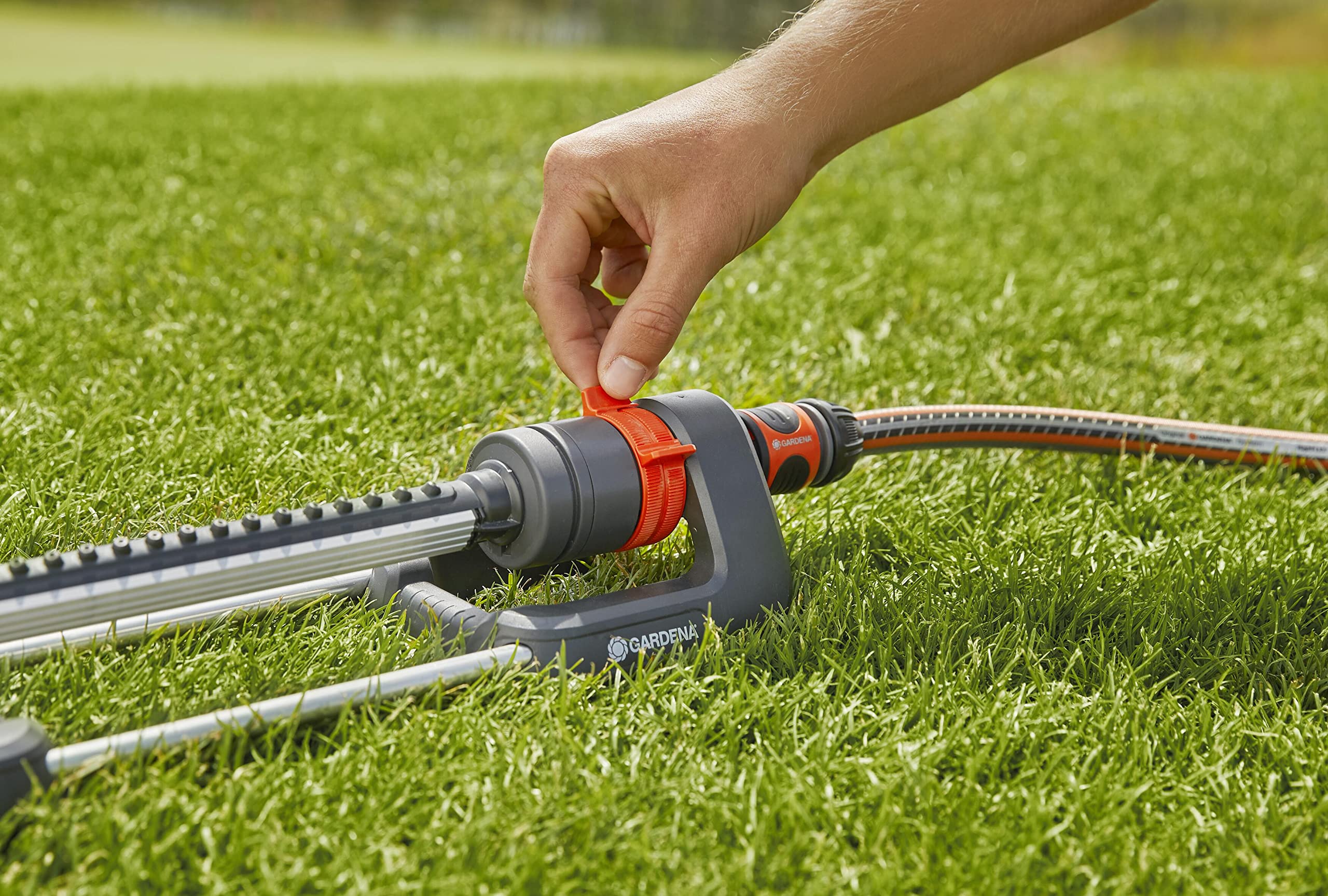 Gardena Aqua L rectangular oscillating sprinkler: Lawn sprinkler for watering areas of 120?280 m?, range 8?16 m, spread max. 16 m, built-in metal