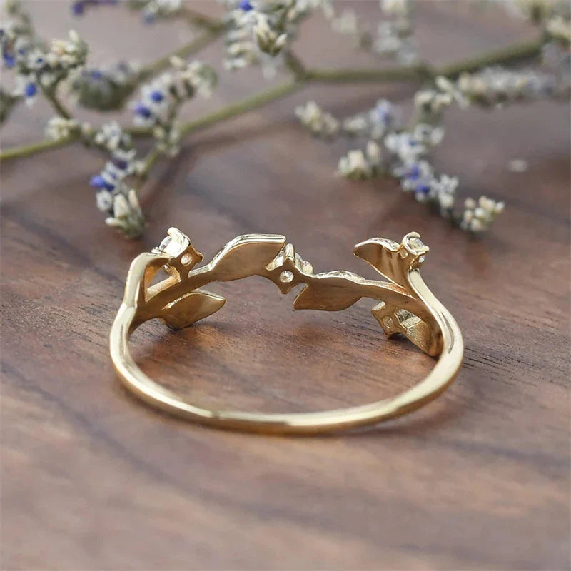 Huitan Exquisite Gold Color Leaf Ring for Women Inlaid Crystal CZ Stone Luxury Fashion Bridal Wedding Party Accessories Jewelry