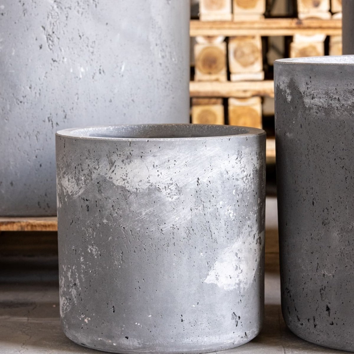 Aurella | Onyx Dusk – 40cm Large Concrete Cylinder Planter – 34L Round Plant Pot - Zestio