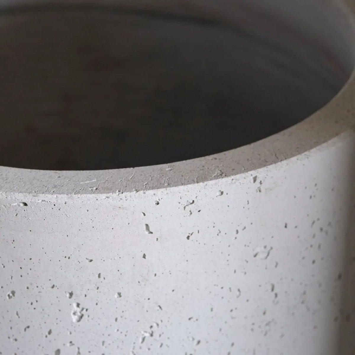 Aurella | White Mist – 70cm X Large Concrete Cylinder Planter – 199L Round Plant Pot - Zestio