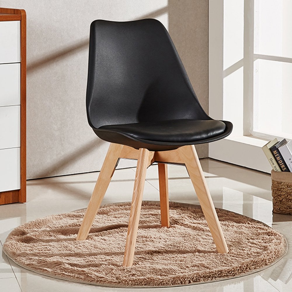 Black Halo Dining Table & Set of 4 Jamie Lorenzo Tulip chairs with Padded Seat