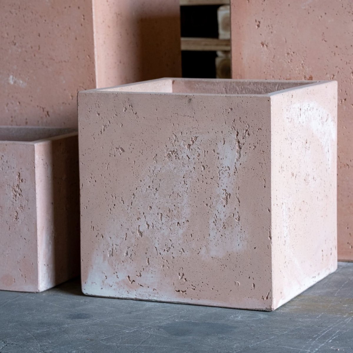 Cubrosa | Blushstone – 85cm XXL Concrete Square Planter – 459L Block Plant Pot - Zestio