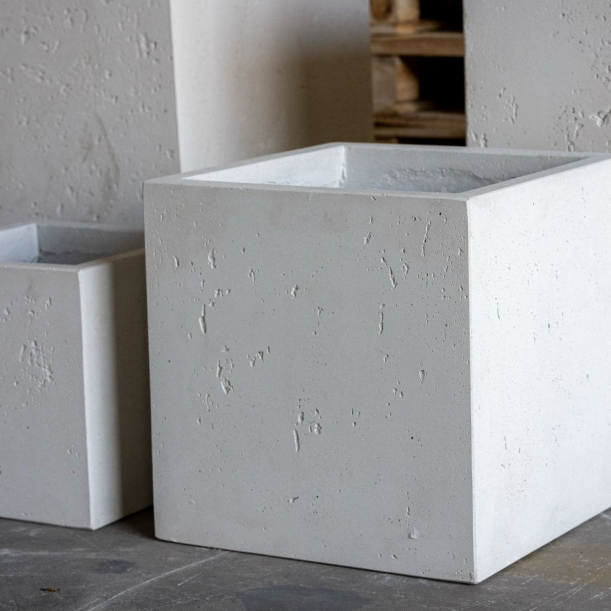 Cubrosa | White Mist – 40cm Medium Square Concrete Planter – 38L Outdoor Indoor Pot - Zestio