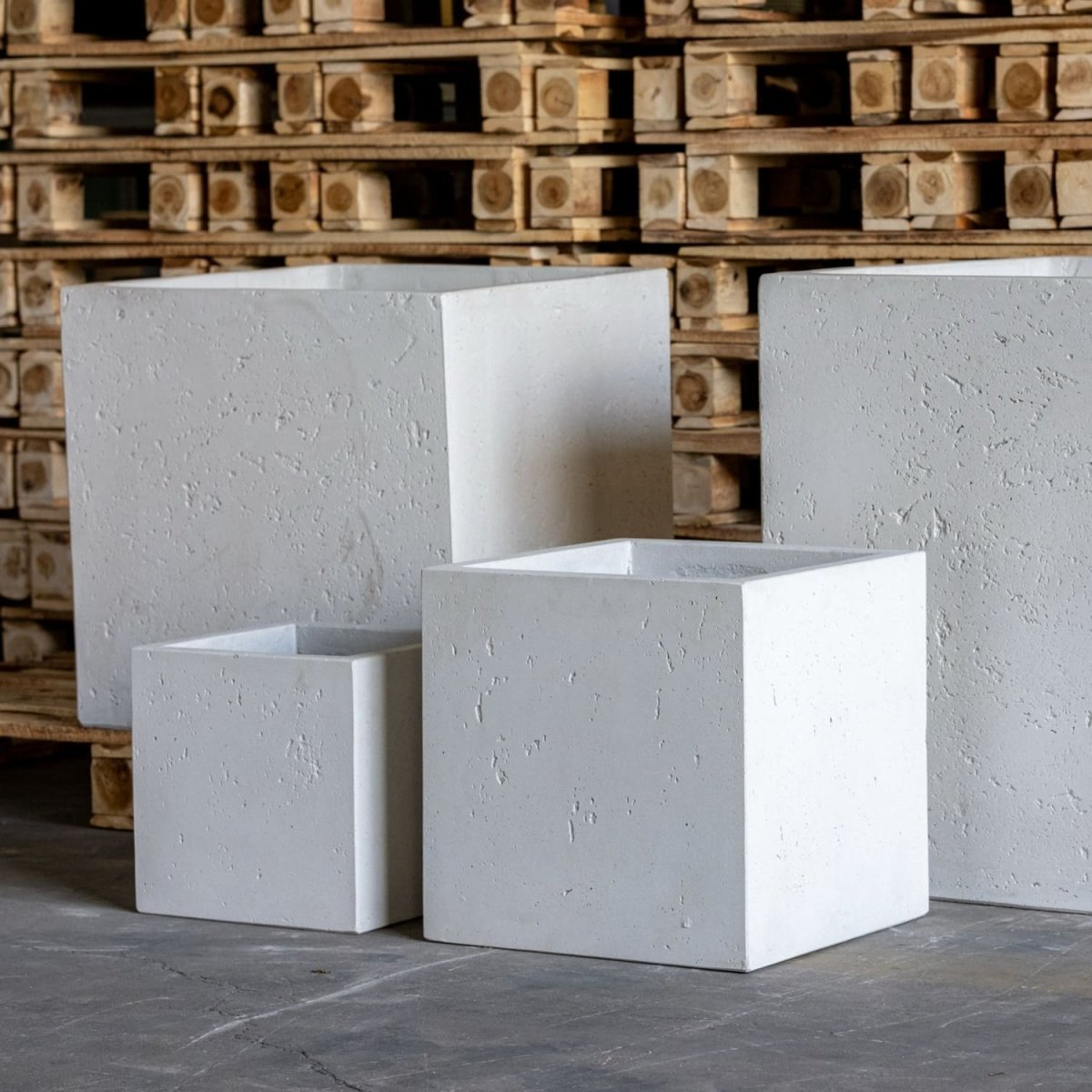 Cubrosa | White Mist – 55cm Large Square Concrete Planter – 115L Modern Plant Pot - Zestio