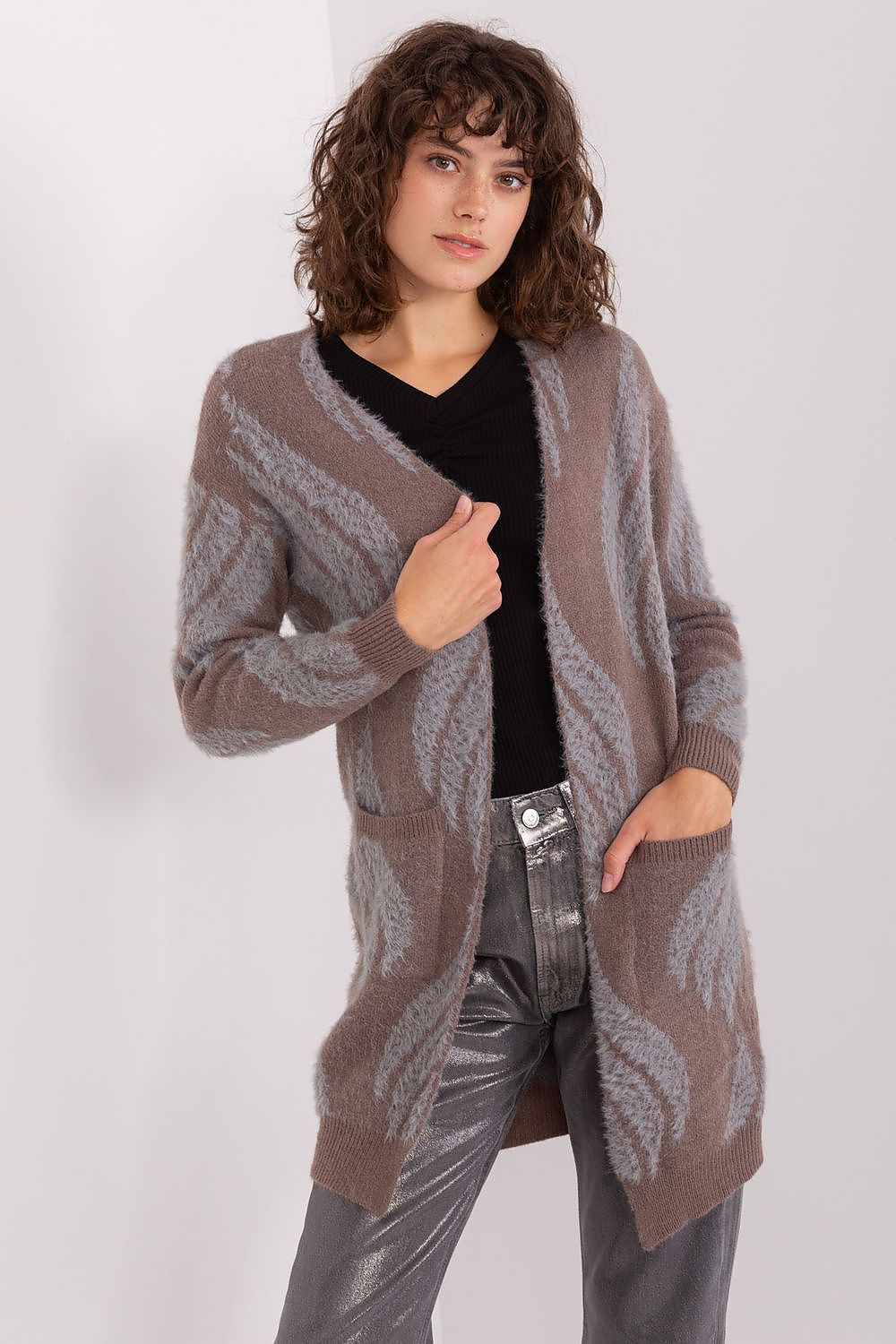 Luxurious Long Sleeve Bedspread Cardigan with Pockets in Variegated Fabric for Everyday Comfort