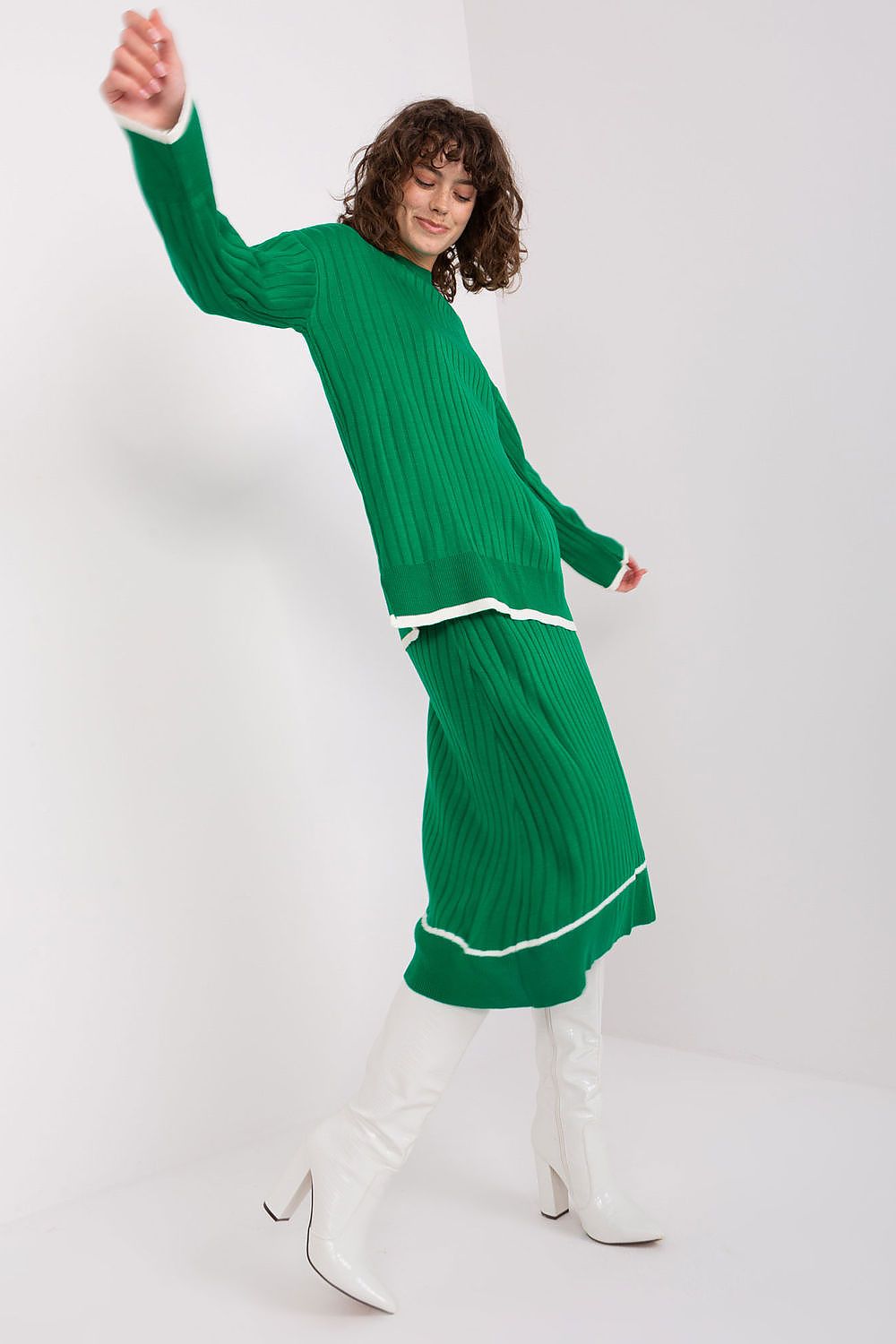 Luxury Badu Knitted Set with Contrasting Colours - Elegant Sweater & Skirt Duo in Midi Length