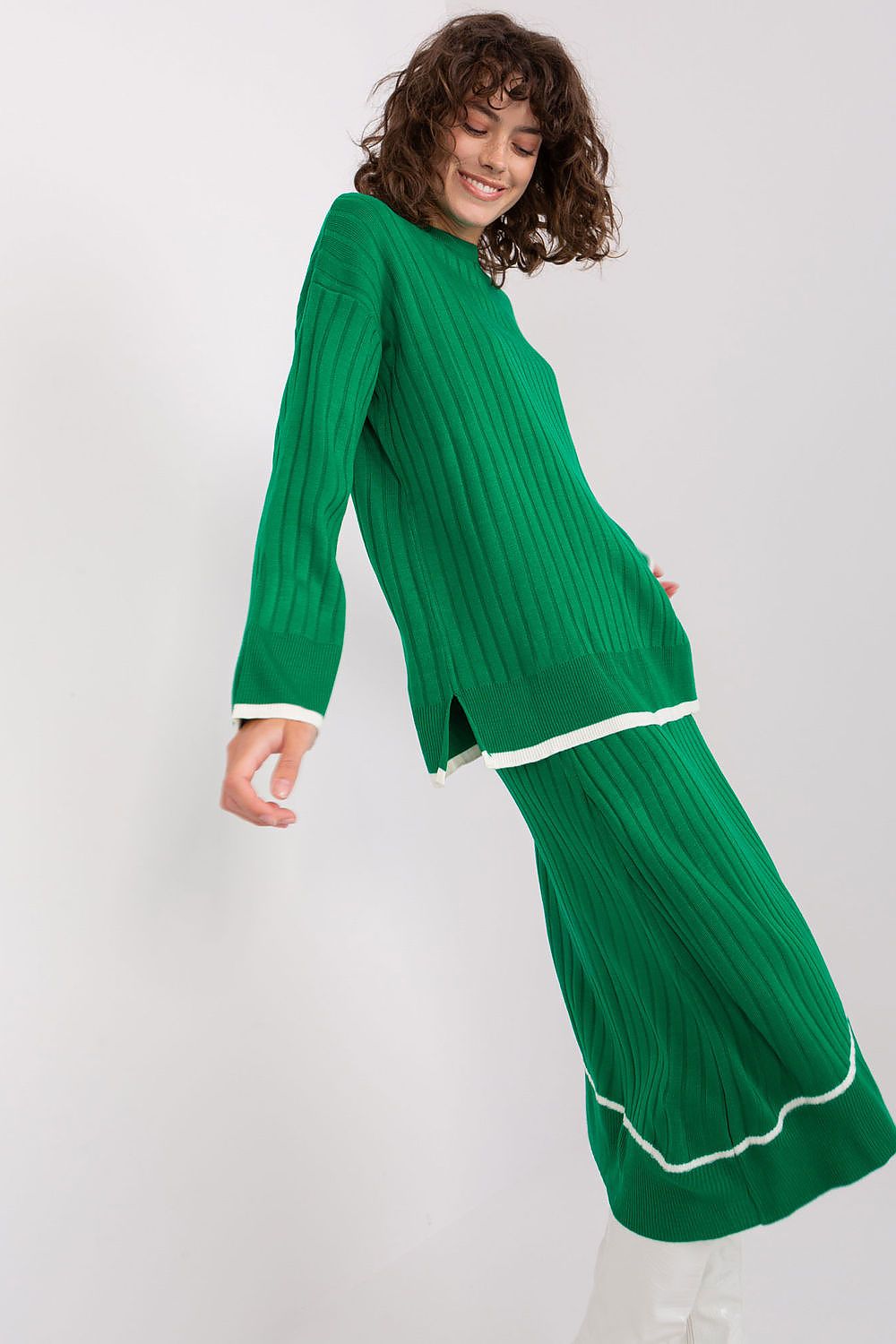Luxury Badu Knitted Set with Contrasting Colours - Elegant Sweater & Skirt Duo in Midi Length