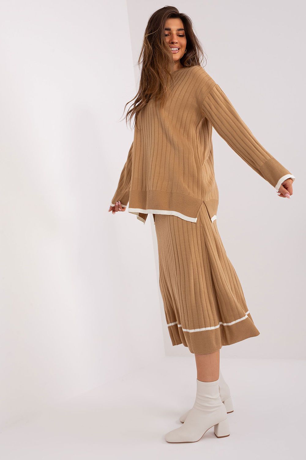 Luxury Badu Knitted Set with Contrasting Colours - Elegant Sweater & Skirt Duo in Midi Length