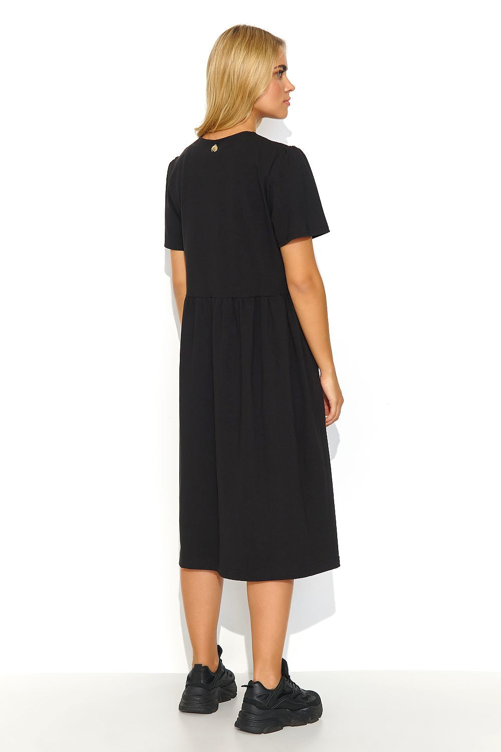 Elegant Knee-Length Daydress With Heart Neckline by Makadamia - Available in 4 Stylish Shades