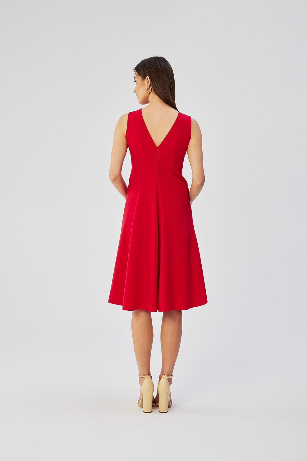 Stylove Polish Sleeveless Daydress With Fitted Cut, Side Pockets, And Elegant Dual Neckline, Sizes S-XXL