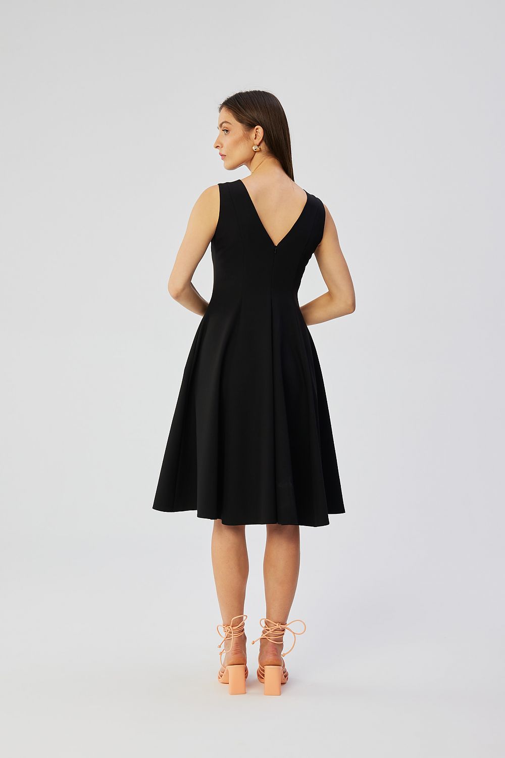 Stylove Polish Sleeveless Daydress With Fitted Cut, Side Pockets, And Elegant Dual Neckline, Sizes S-XXL