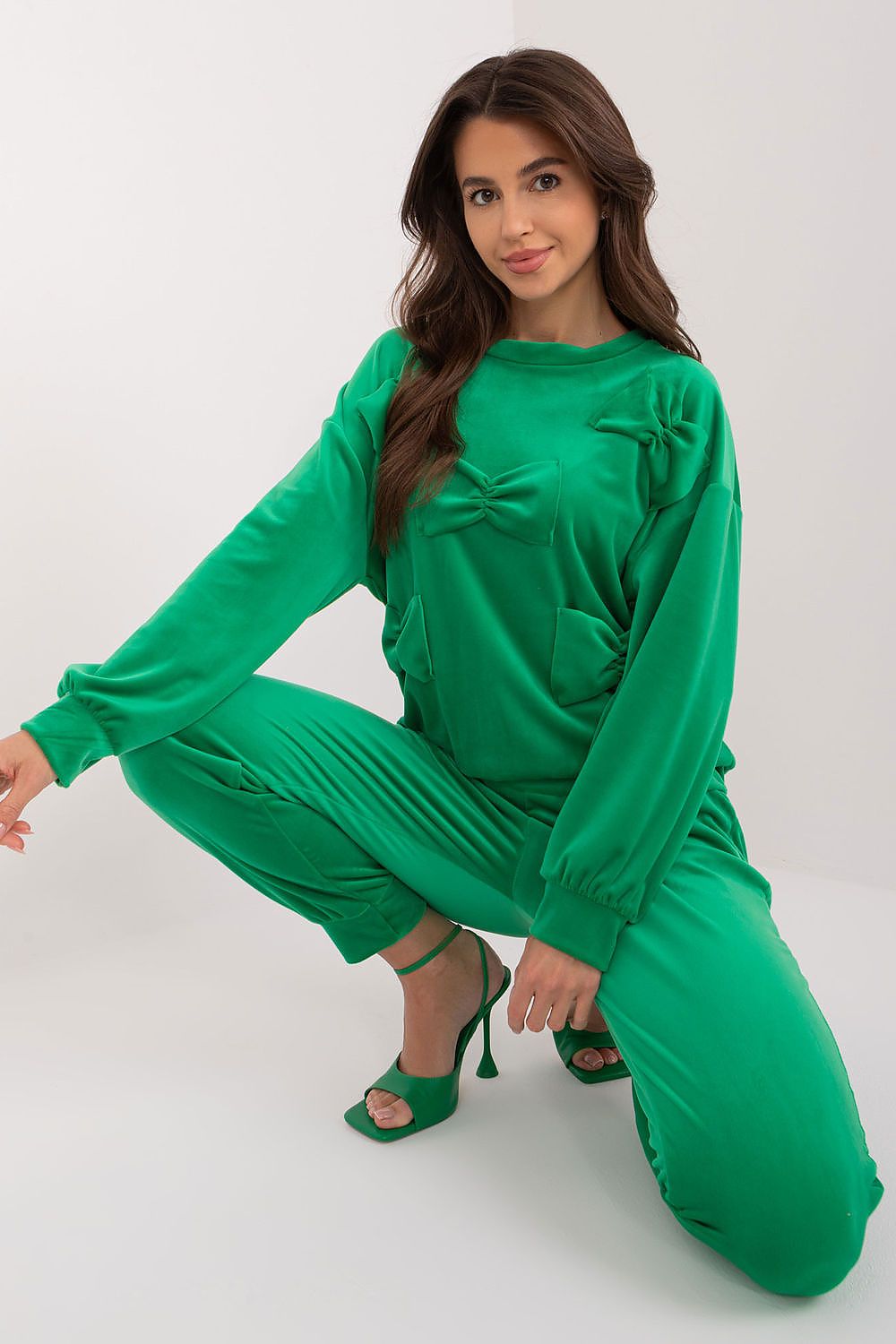 Elegant Italy Moda Velour Set with Decorative Bows – Luxurious Sweatshirt and Pants Combo