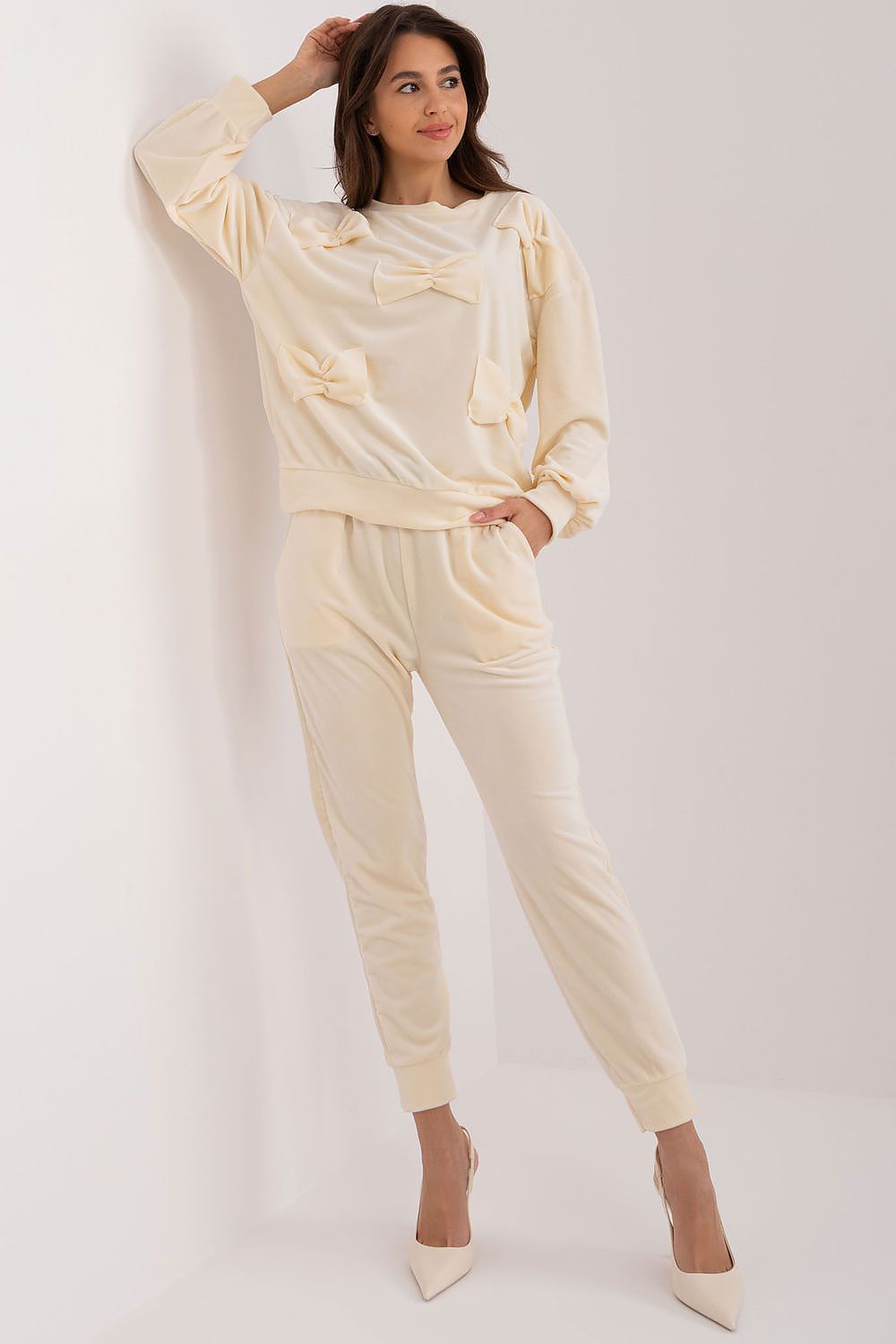 Elegant Italy Moda Velour Set with Decorative Bows – Luxurious Sweatshirt and Pants Combo