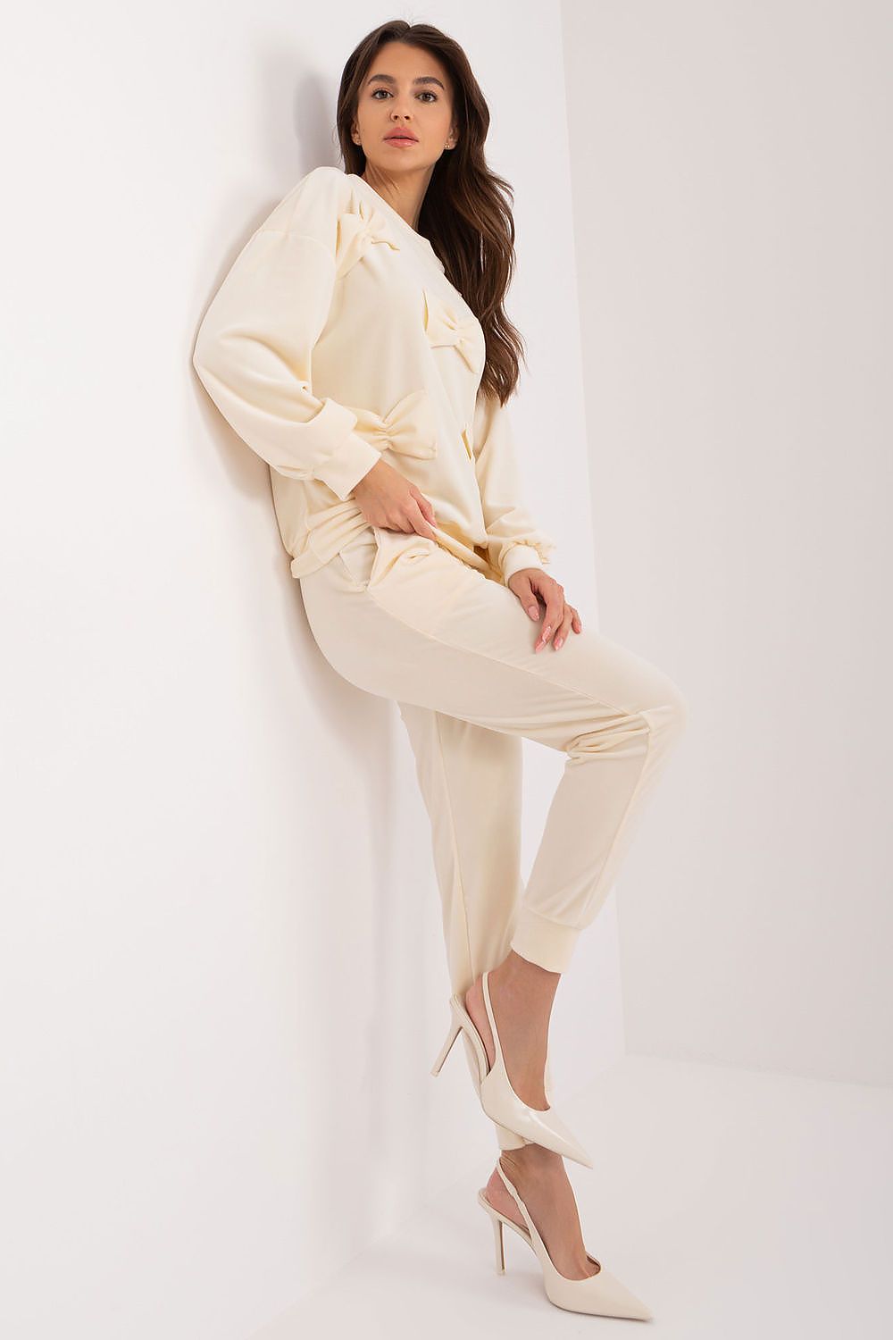 Elegant Italy Moda Velour Set with Decorative Bows – Luxurious Sweatshirt and Pants Combo