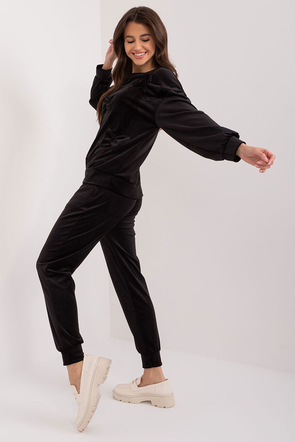 Elegant Italy Moda Velour Set with Decorative Bows – Luxurious Sweatshirt and Pants Combo