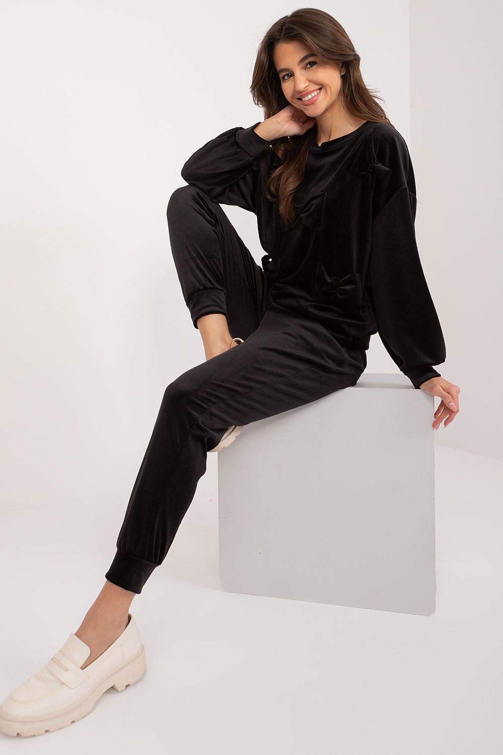 Elegant Italy Moda Velour Set with Decorative Bows – Luxurious Sweatshirt and Pants Combo