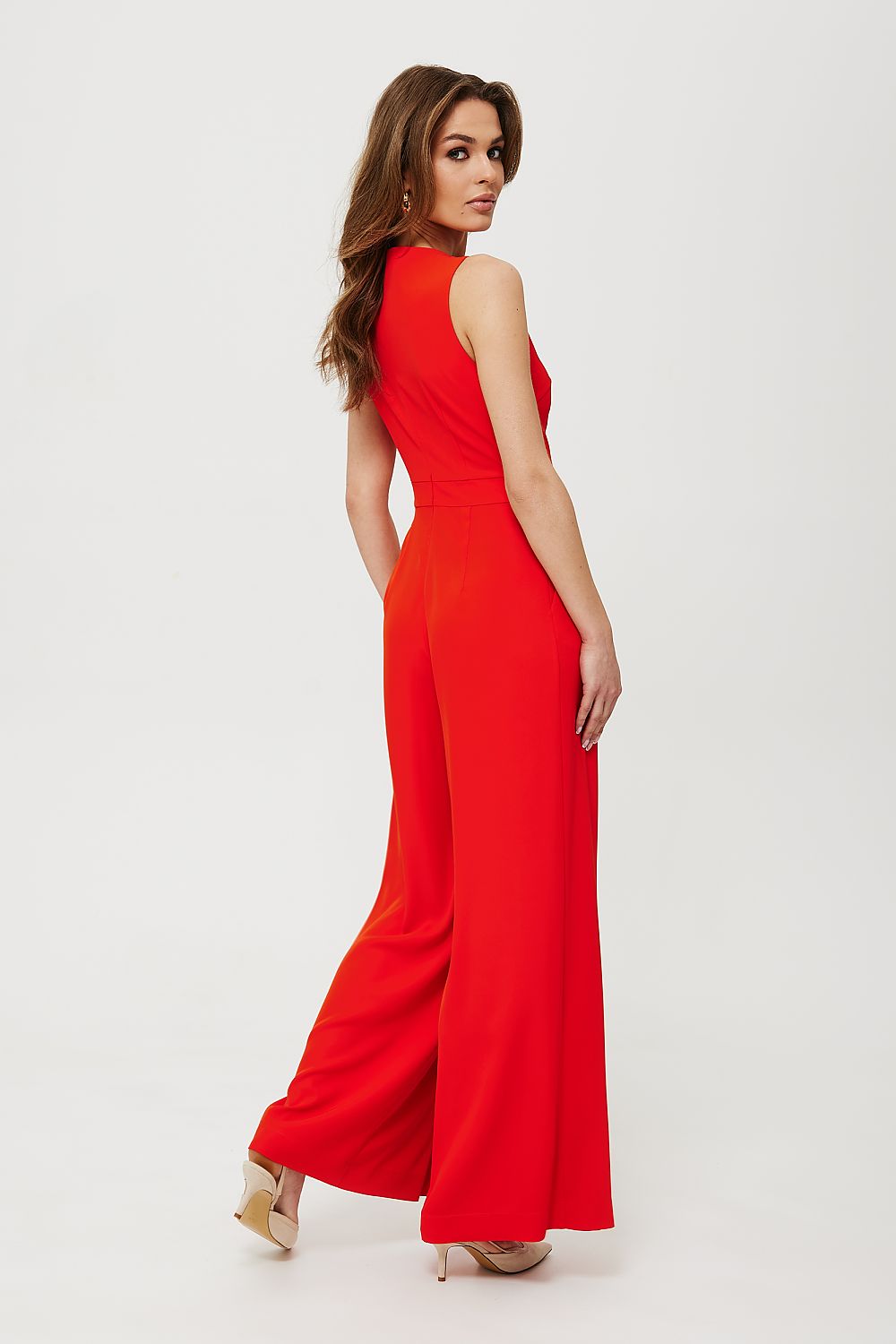 Modern Elegant Sleeveless Jumpsuit with Wide Legs and Pockets – Premium Polish Tailoring