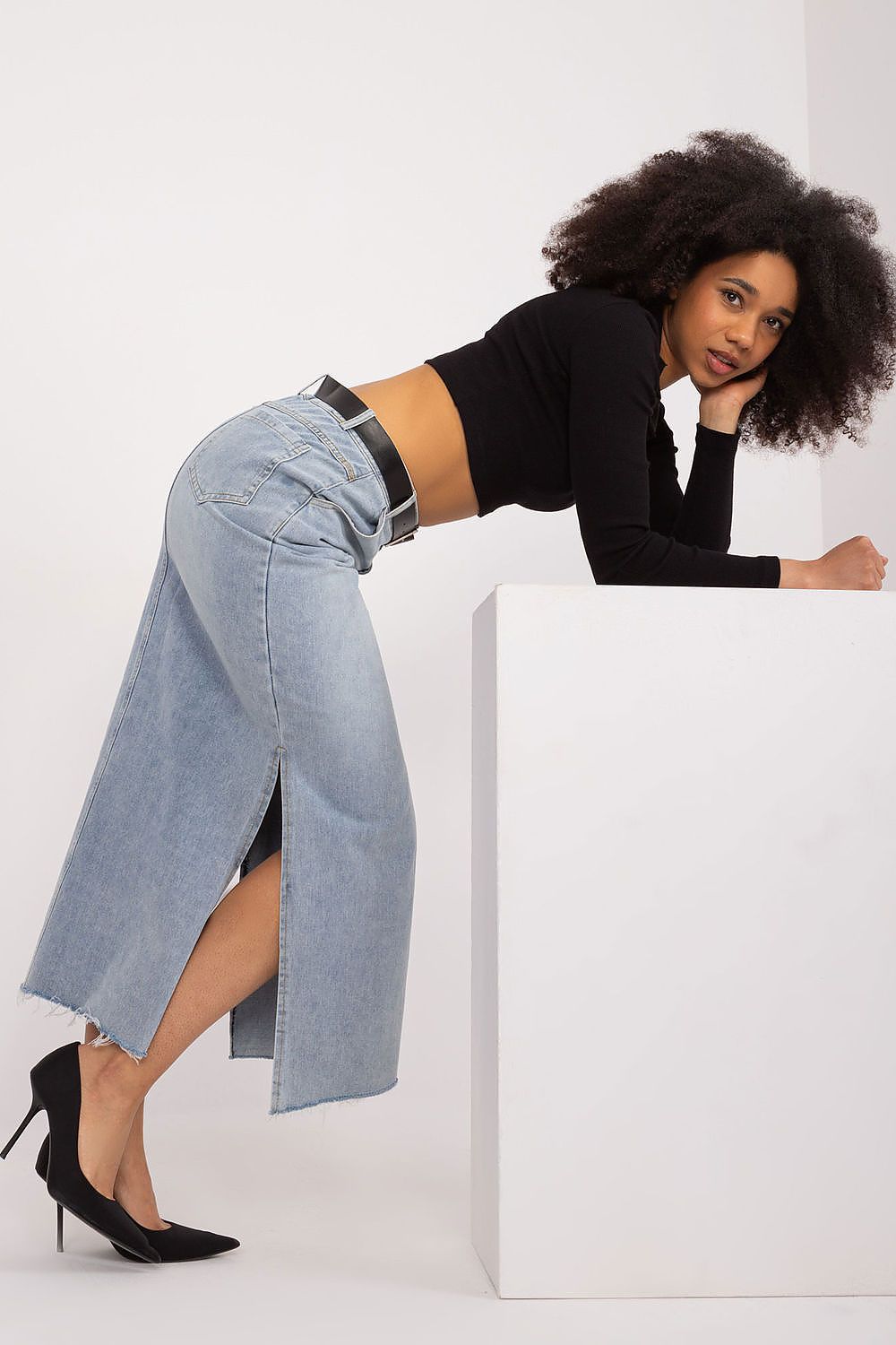 Elegant Long Denim Skirt with Belt and Pockets - 95% Cotton for Effortless Casual Style