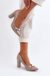 Elegant Natural Leather Block Heel Pumps with Heart-Shaped Ornament – Step in Style